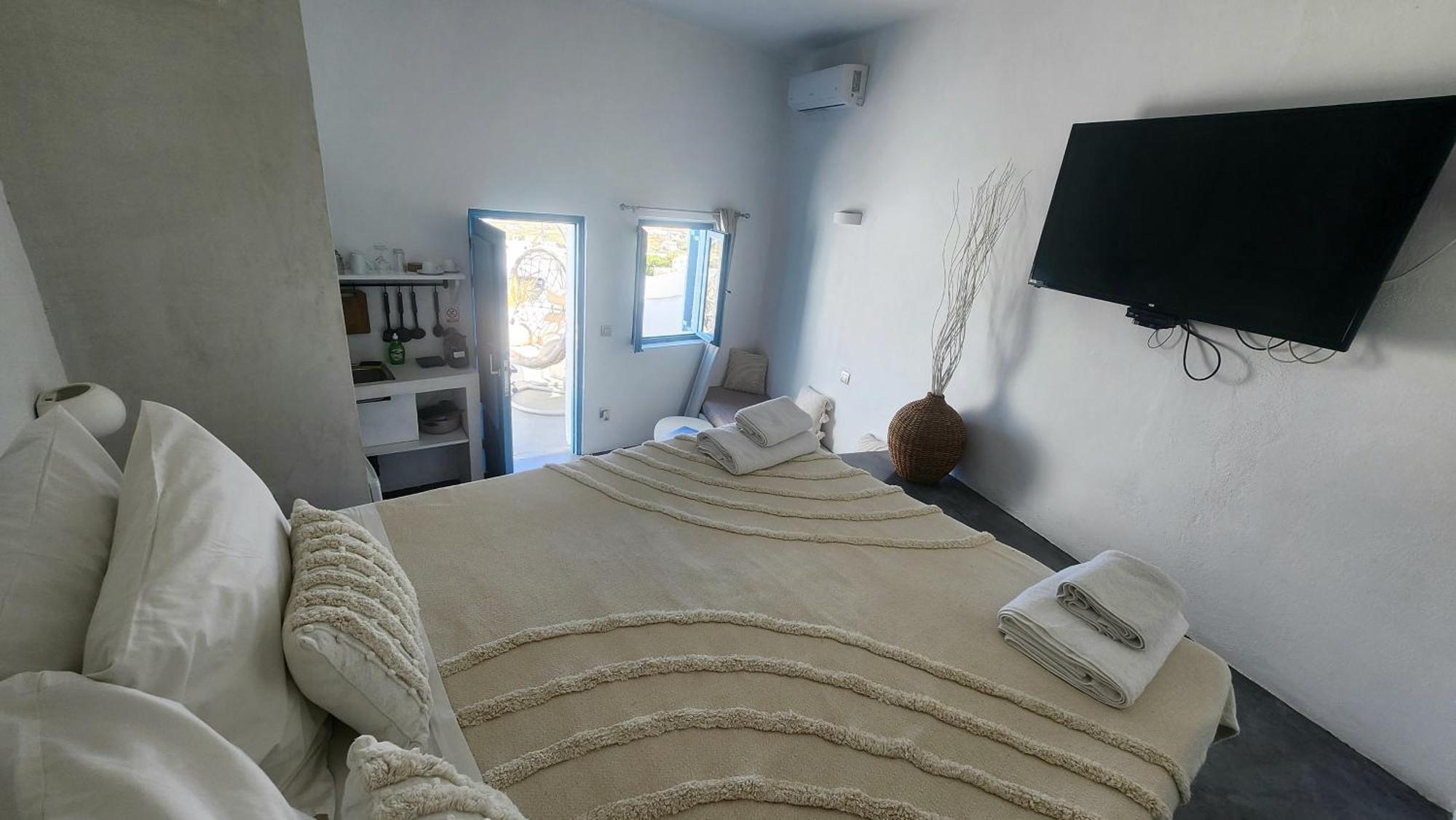 Euphoria Suites & Deluxe Studios Фира Екстериор снимка
