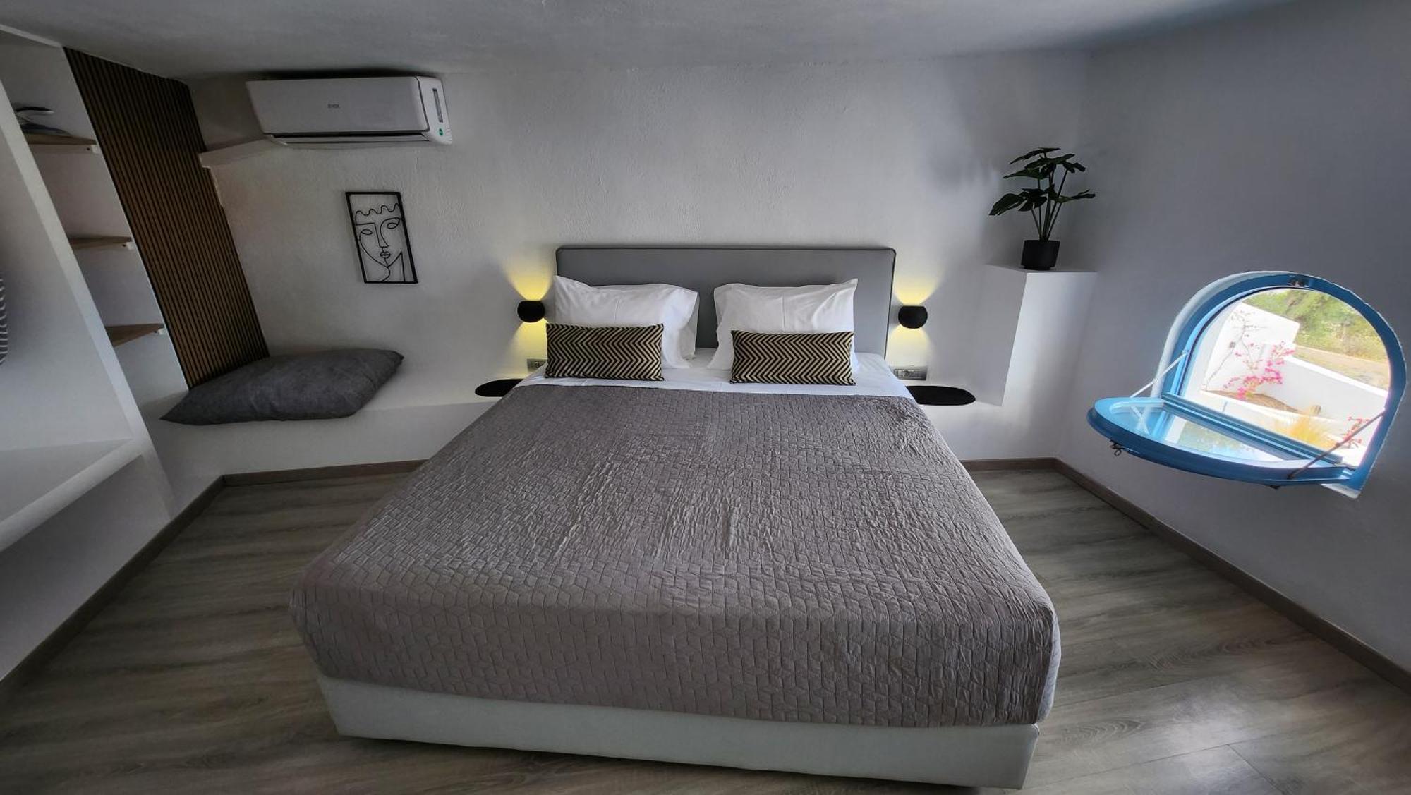 Euphoria Suites & Deluxe Studios Фира Екстериор снимка