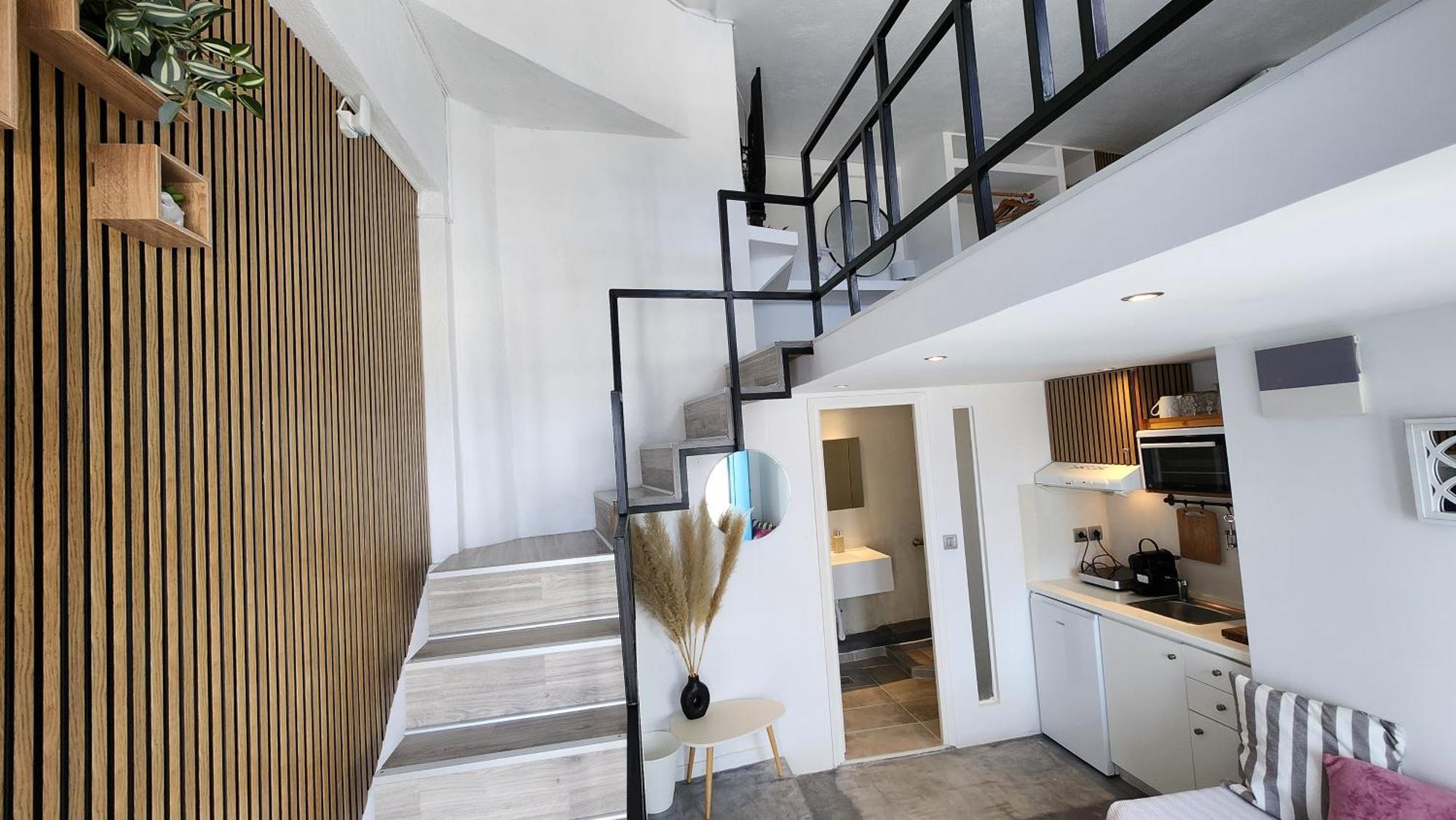 Euphoria Suites & Deluxe Studios Фира Екстериор снимка