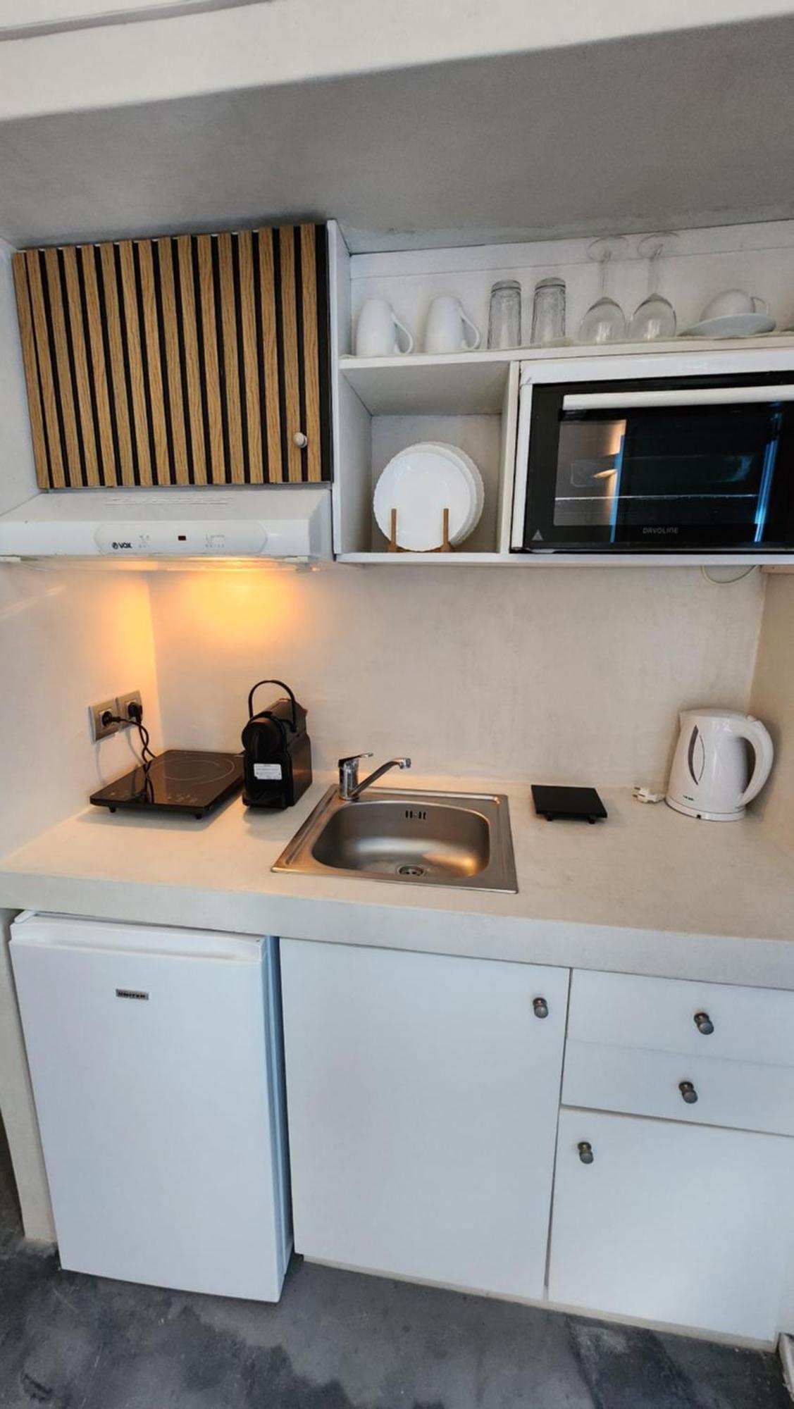 Euphoria Suites & Deluxe Studios Фира Екстериор снимка