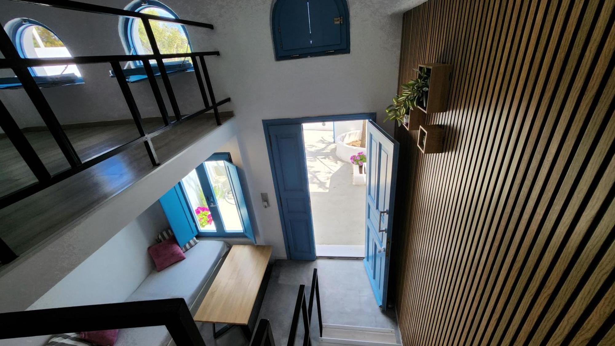 Euphoria Suites & Deluxe Studios Фира Екстериор снимка