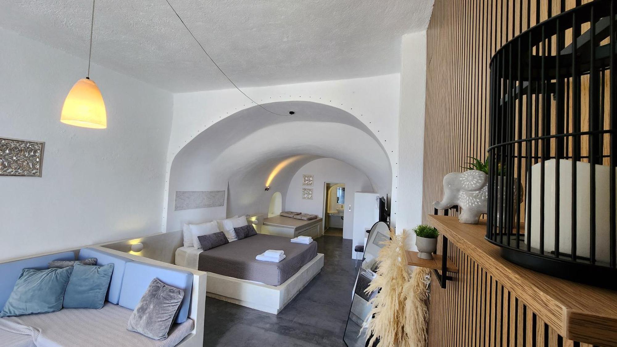 Euphoria Suites & Deluxe Studios Фира Екстериор снимка