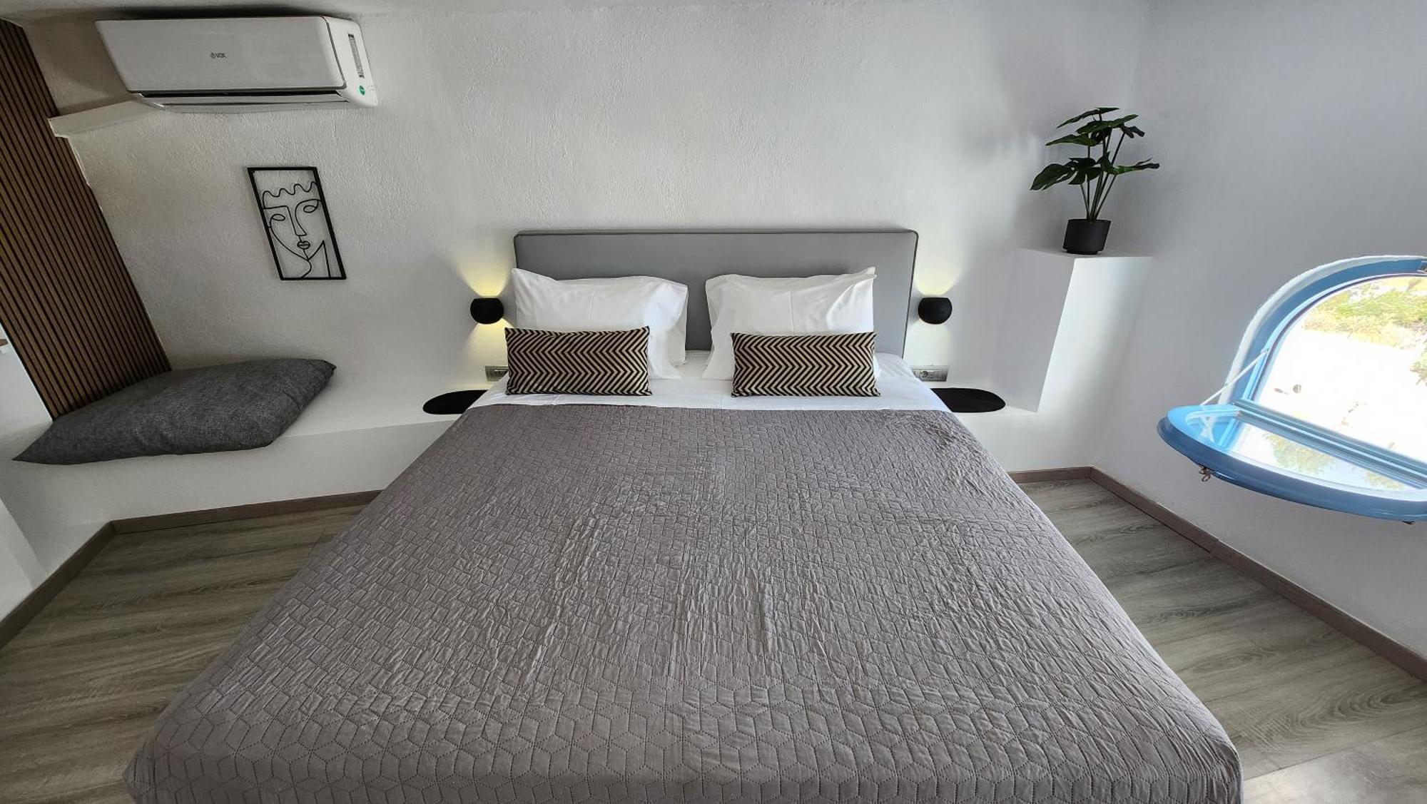 Euphoria Suites & Deluxe Studios Фира Екстериор снимка
