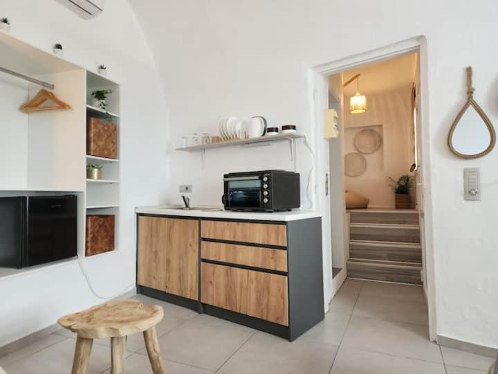 Euphoria Suites & Deluxe Studios Фира Екстериор снимка
