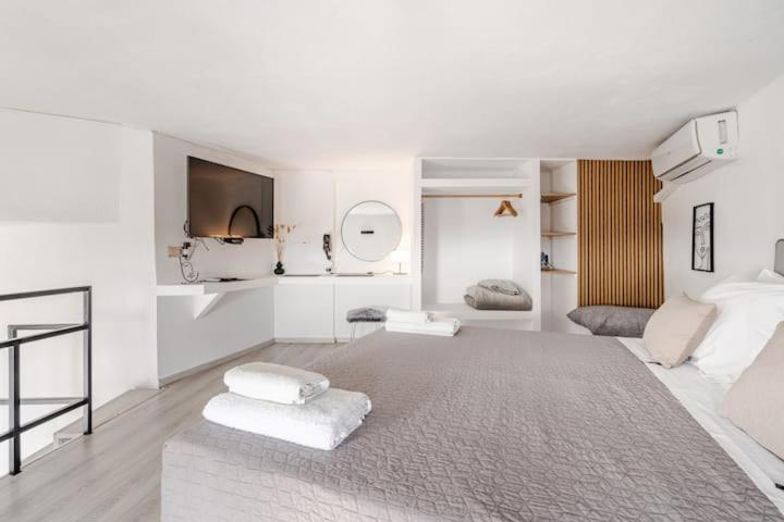 Euphoria Suites & Deluxe Studios Фира Екстериор снимка