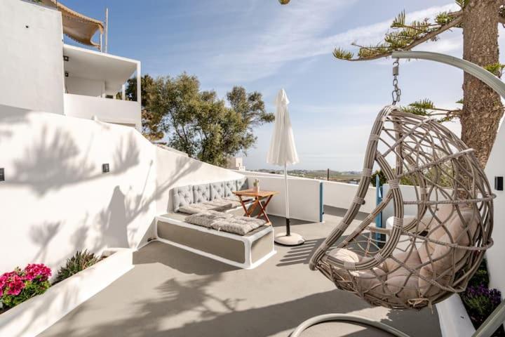 Euphoria Suites & Deluxe Studios Фира Екстериор снимка