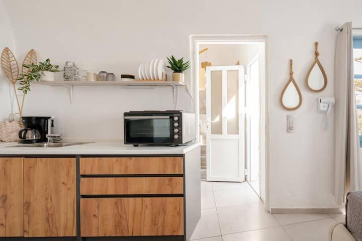 Euphoria Suites & Deluxe Studios Фира Екстериор снимка