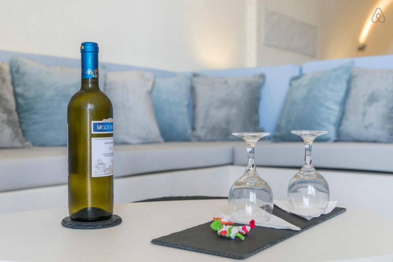 Euphoria Suites & Deluxe Studios Фира Екстериор снимка